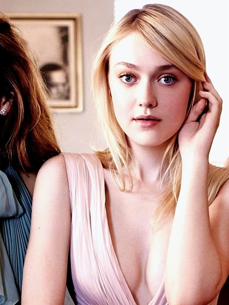 Dakota Fanning 8.5 x 11 Candid Color Photograph Art Print Photo Picture Collectibles:Photographic Images:Photographs Style Your Walls